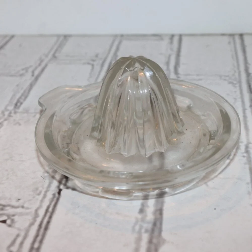 🍋 Vintage Glass Ribbed Juicer Reamer · Approx. 5